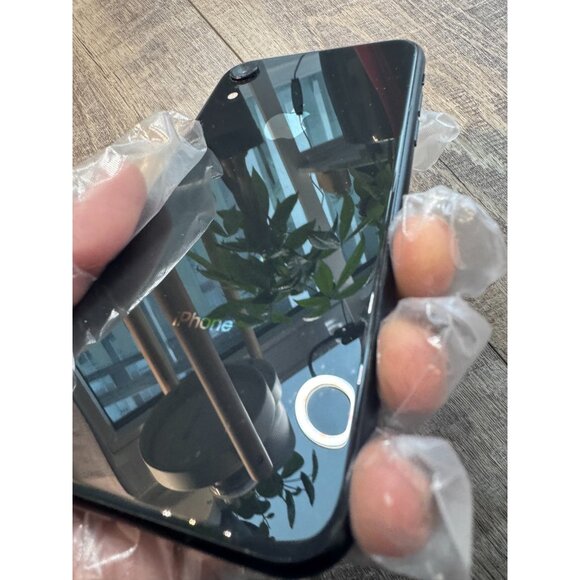 Apple iPhone XR 64GB Black Unlocked A1984 Excellent Condition Battery 79% - Picture 8 of 10